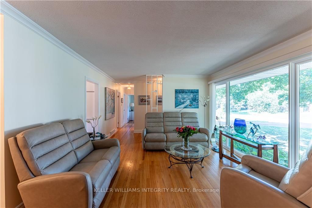 Photo 4 of 49 Elmsley Crescent, Ottawa, Arbeatha Park — HOMEH