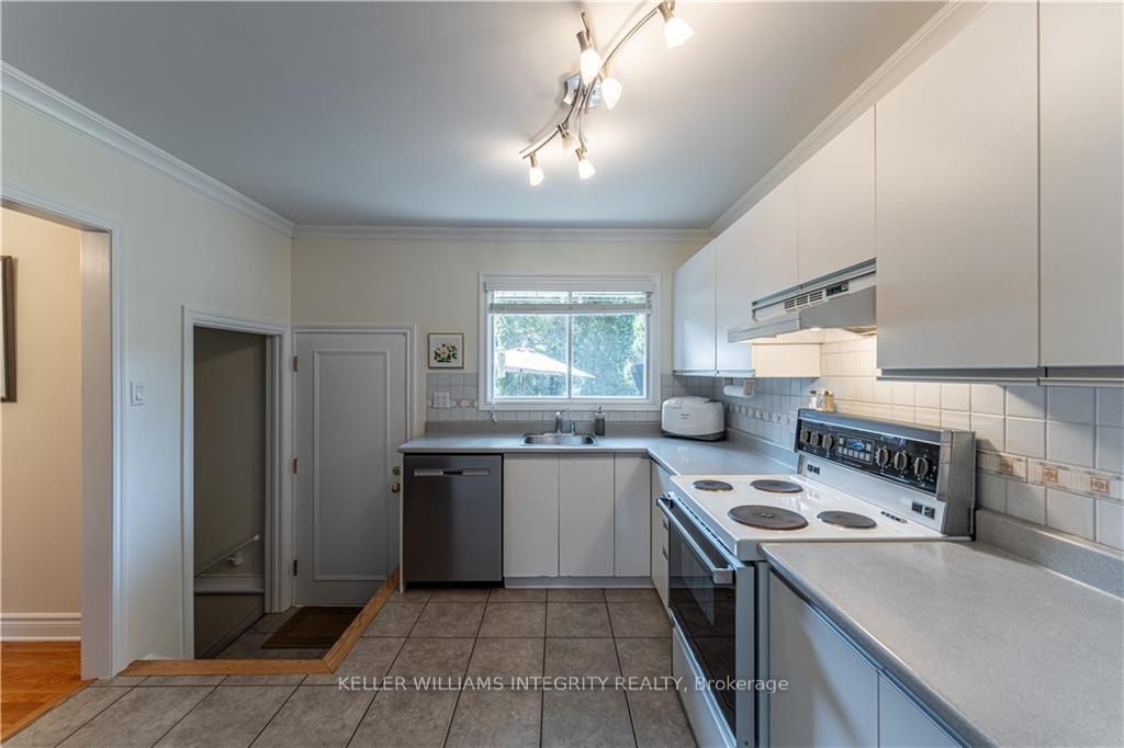 Photo 11 of 49 Elmsley Crescent, Ottawa, Arbeatha Park — HOMEH