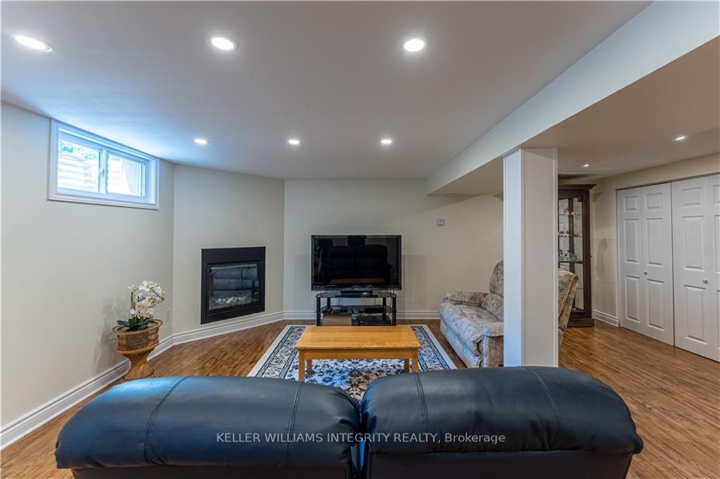 Photo 18 of 49 Elmsley Crescent, Ottawa, Arbeatha Park — HOMEH