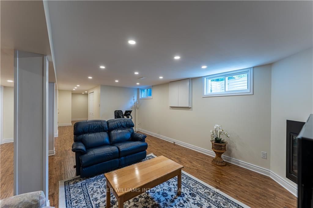 Photo 20 of 49 Elmsley Crescent, Ottawa, Arbeatha Park — HOMEH