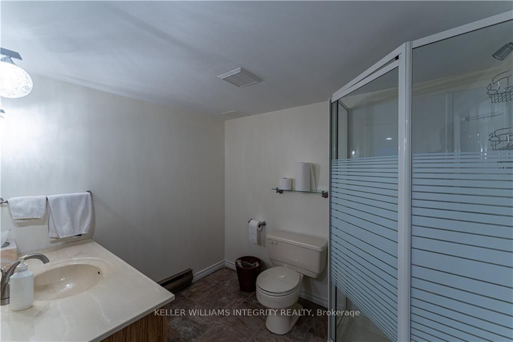 Photo 21 of 49 Elmsley Crescent, Ottawa, Arbeatha Park — HOMEH