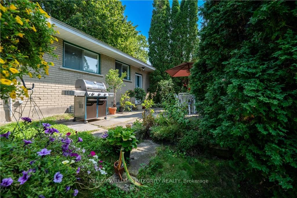 Photo 23 of 49 Elmsley Crescent, Ottawa, Arbeatha Park — HOMEH