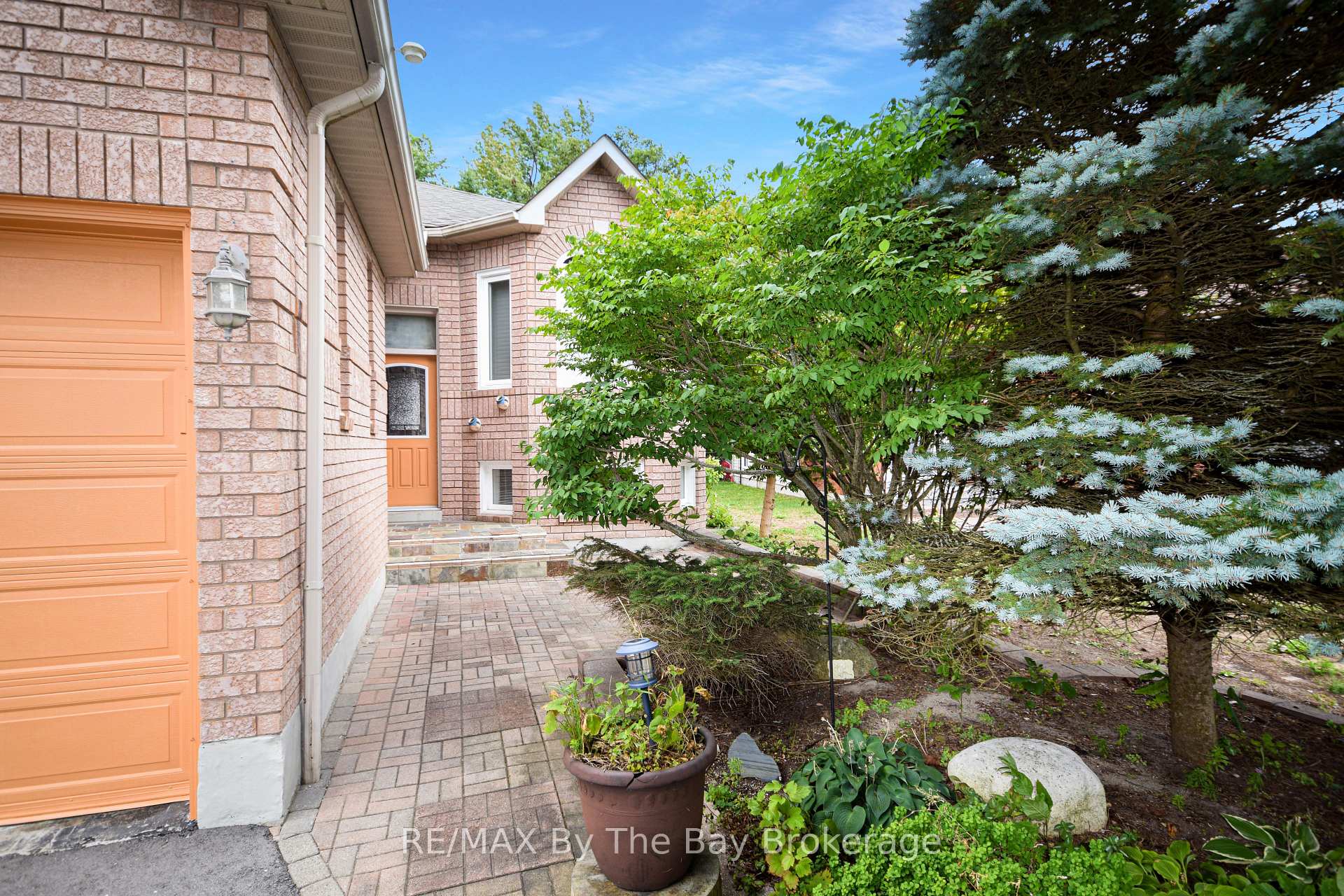 Photo 2 of 139 Dyer Drive, Wasaga Beach — HOMEH
