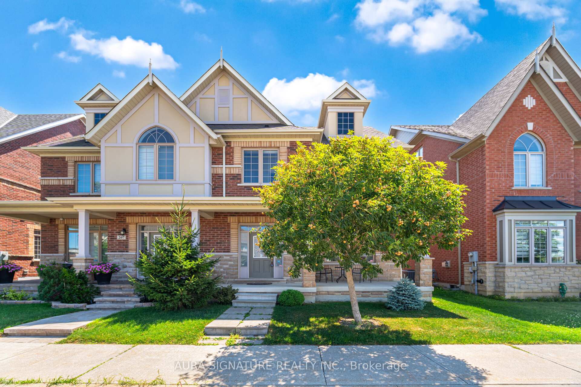 Photo 2 of 205 East's Corners Boulevard, Vaughan, Kleinburg — HOMEH