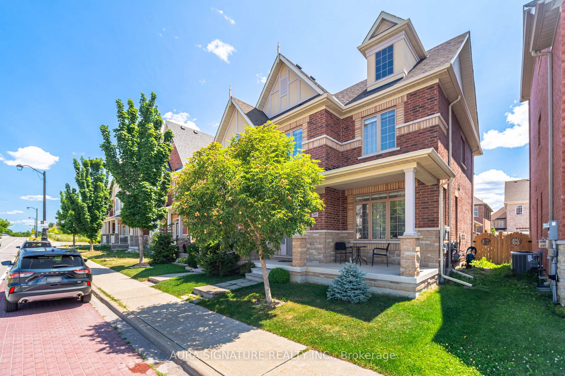 Photo 3 of 205 East's Corners Boulevard, Vaughan, Kleinburg — HOMEH