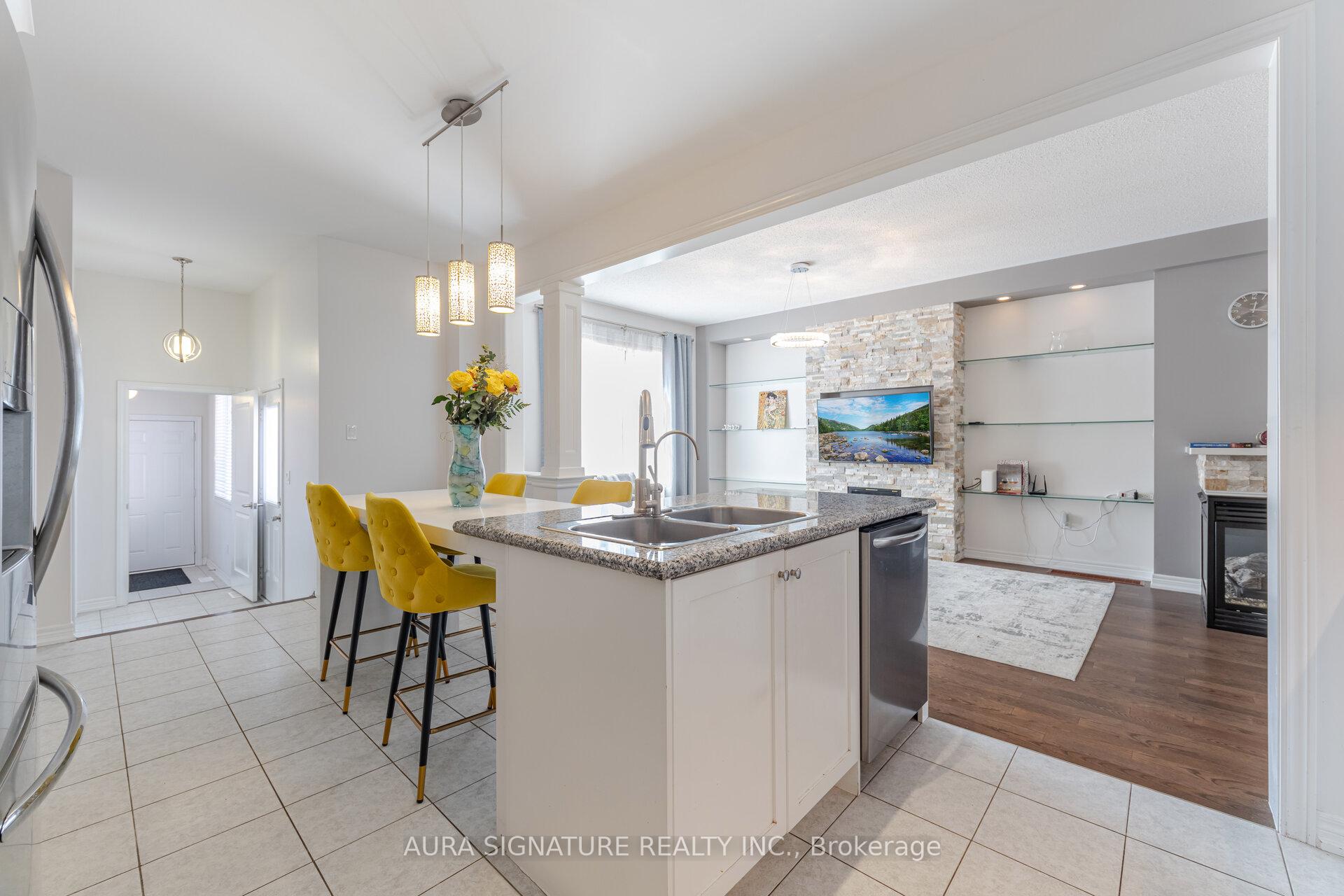 Photo 17 of 205 East's Corners Boulevard, Vaughan, Kleinburg — HOMEH