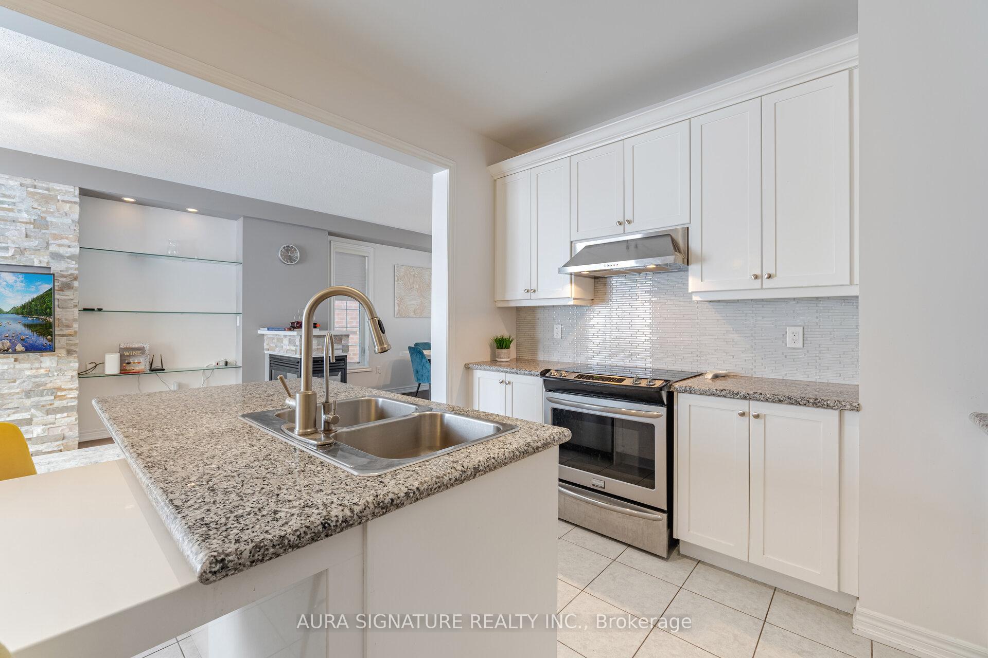 Photo 18 of 205 East's Corners Boulevard, Vaughan, Kleinburg — HOMEH