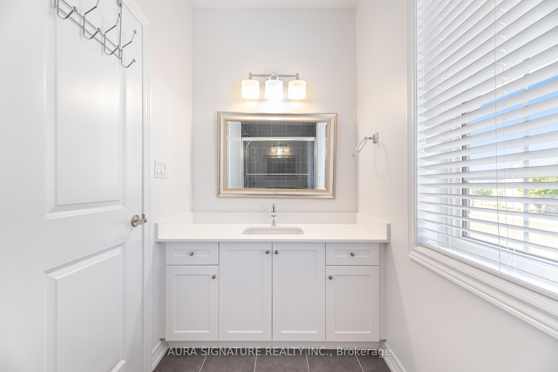 Photo 36 of 205 East's Corners Boulevard, Vaughan, Kleinburg — HOMEH