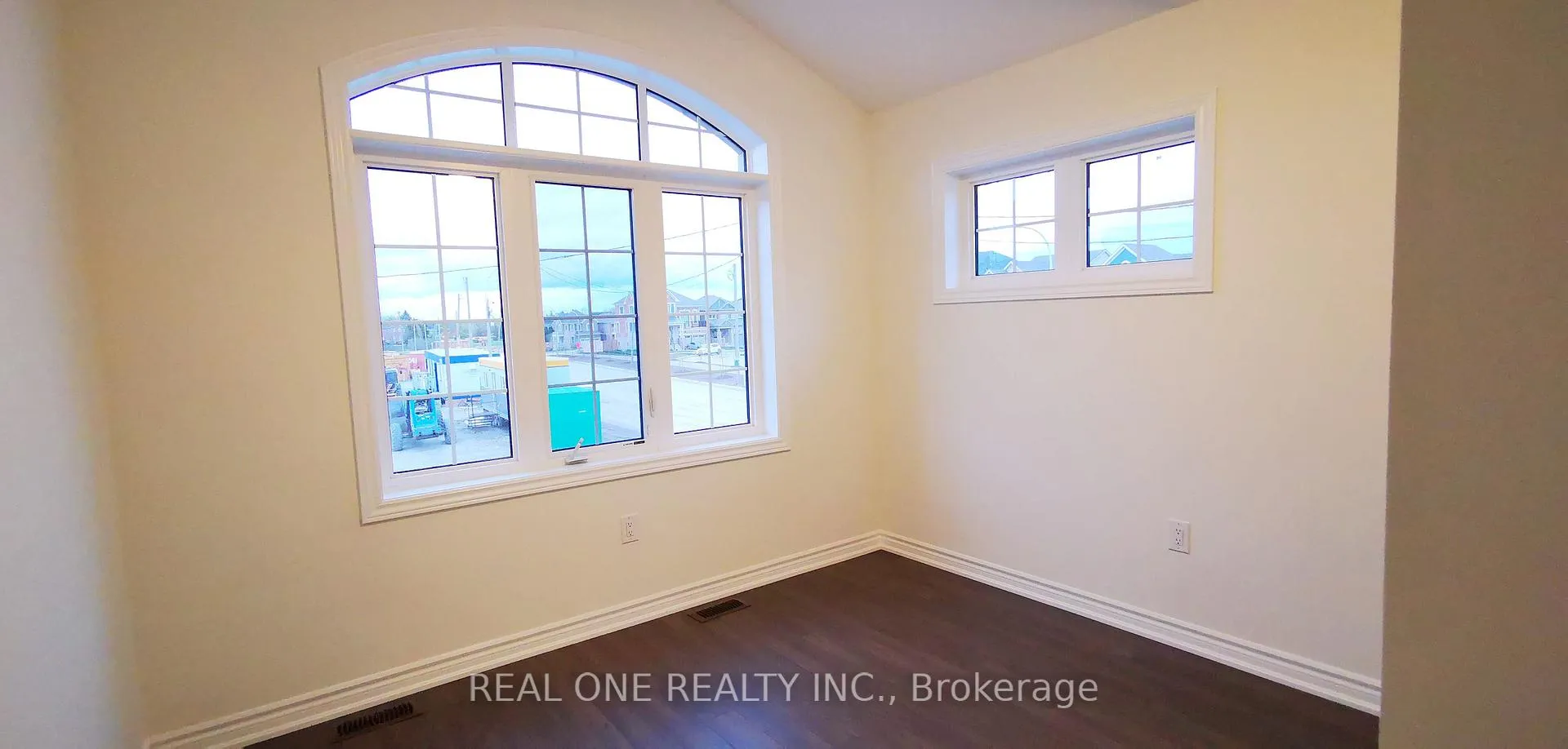Photo 5 of 23 Broden Crescent, Whitby, Rural Whitby — HOMEH