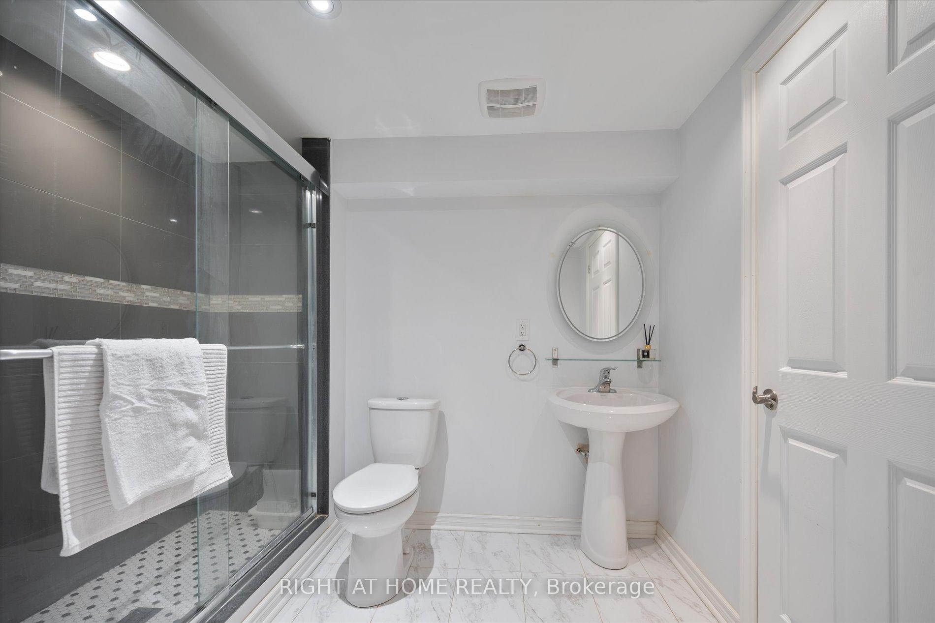 Photo 1 of 58 Lindenshire Avenue, Vaughan, Maple — HOMEH