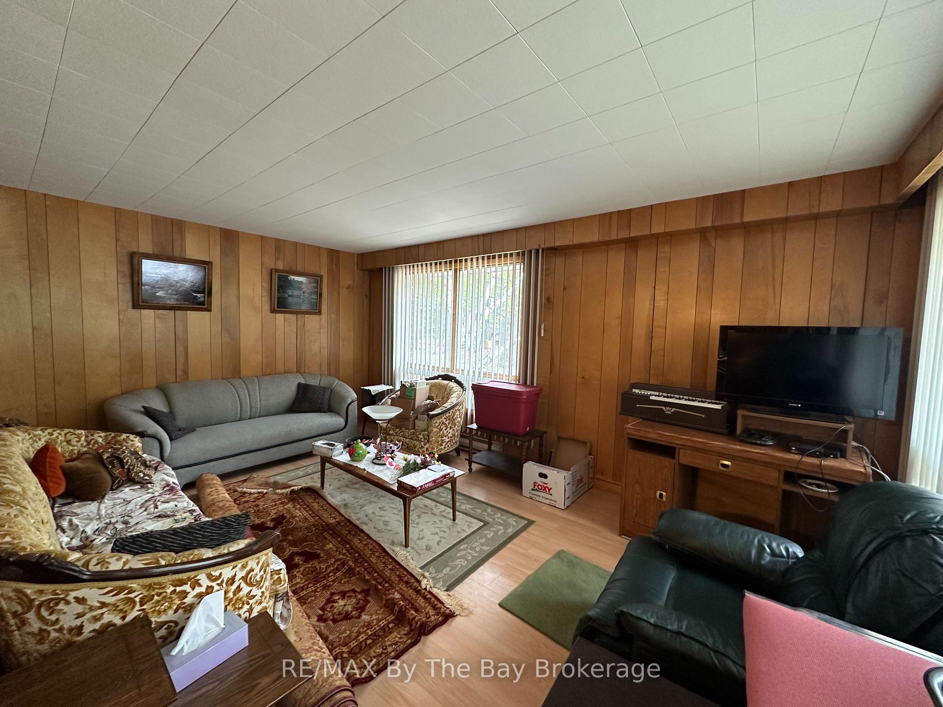 Photo 3 of 35 Frederick Drive, Wasaga Beach — HOMEH