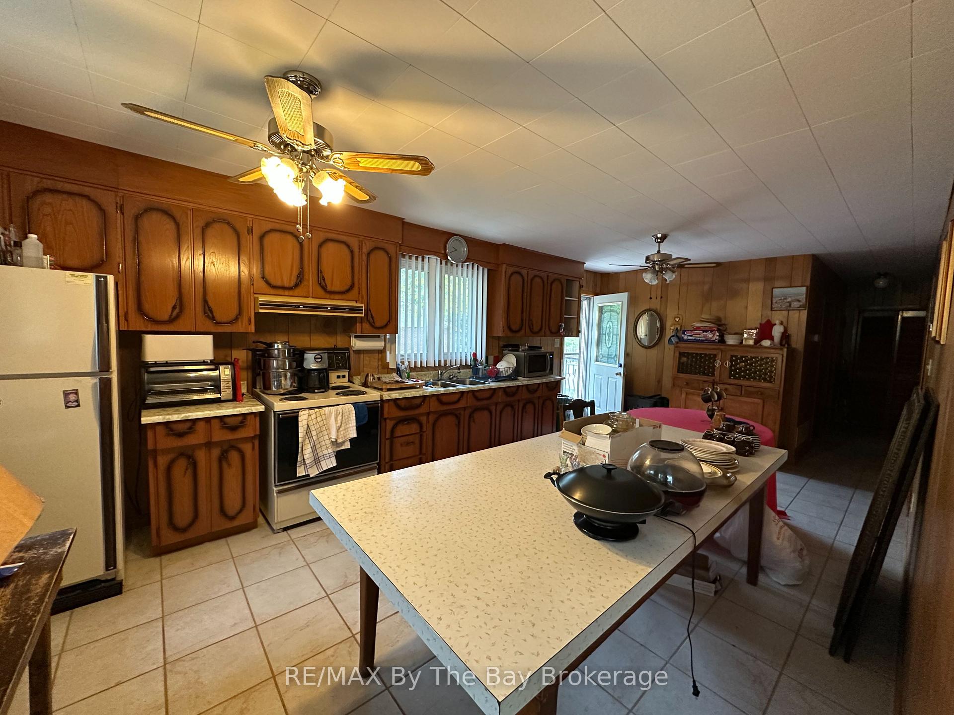 Photo 4 of 35 Frederick Drive, Wasaga Beach — HOMEH