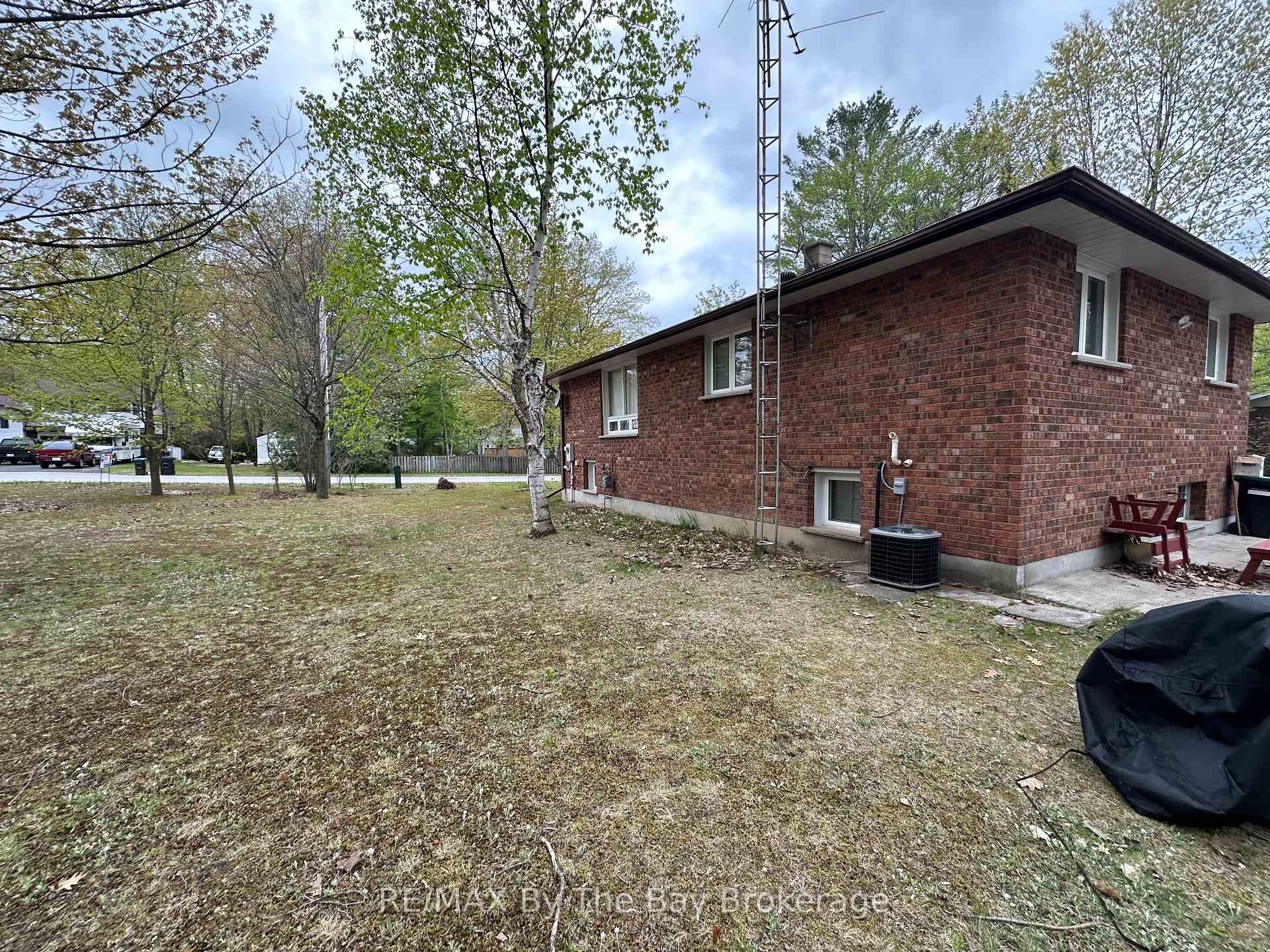 Photo 6 of 35 Frederick Drive, Wasaga Beach — HOMEH