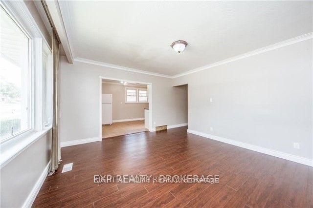 Photo 3 of 709 Gilbert Street W, Whitby, Downtown Whitby — HOMEH
