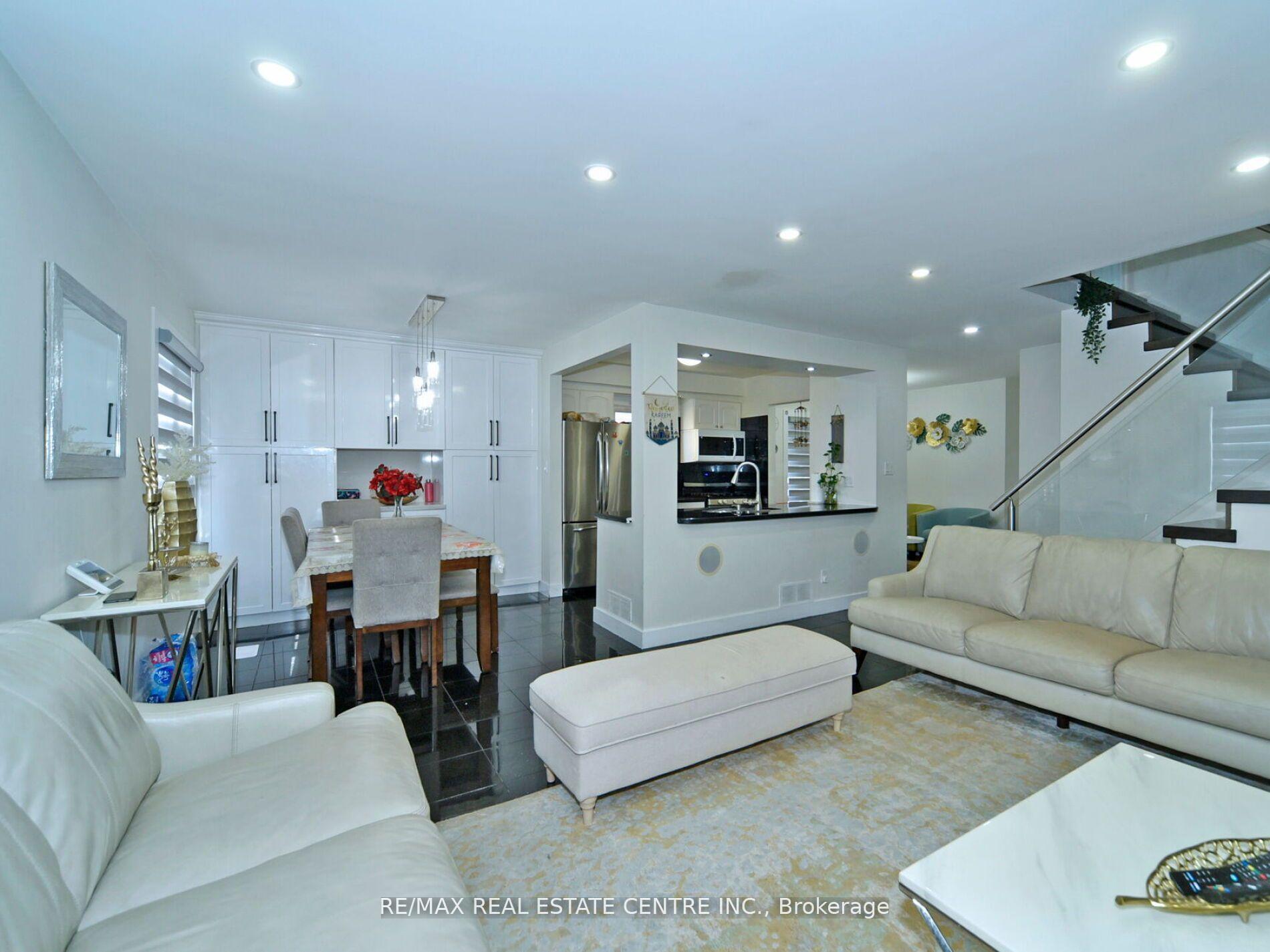 Photo 6 of 41 Fieldview Crescent, Whitby, Blue Grass Meadows — HOMEH