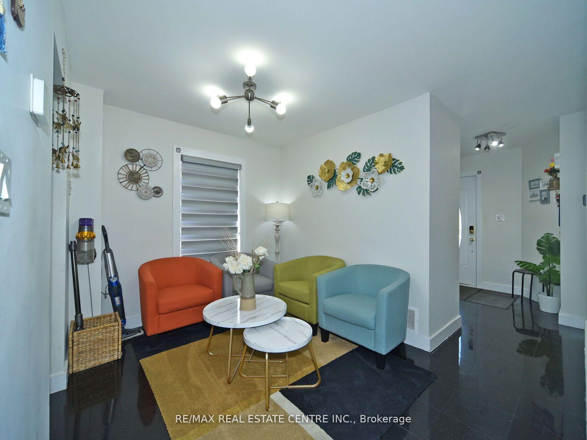 Photo 7 of 41 Fieldview Crescent, Whitby, Blue Grass Meadows — HOMEH