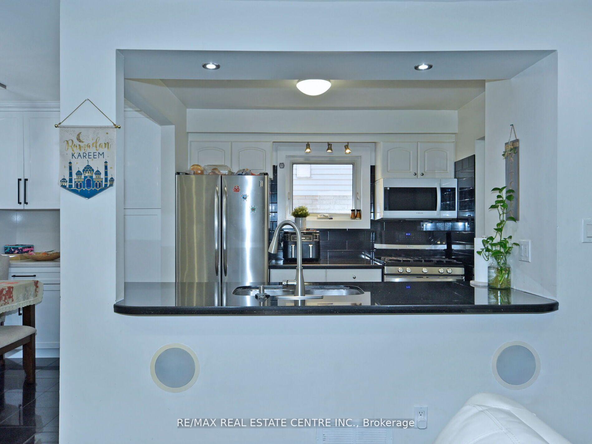 Photo 10 of 41 Fieldview Crescent, Whitby, Blue Grass Meadows — HOMEH