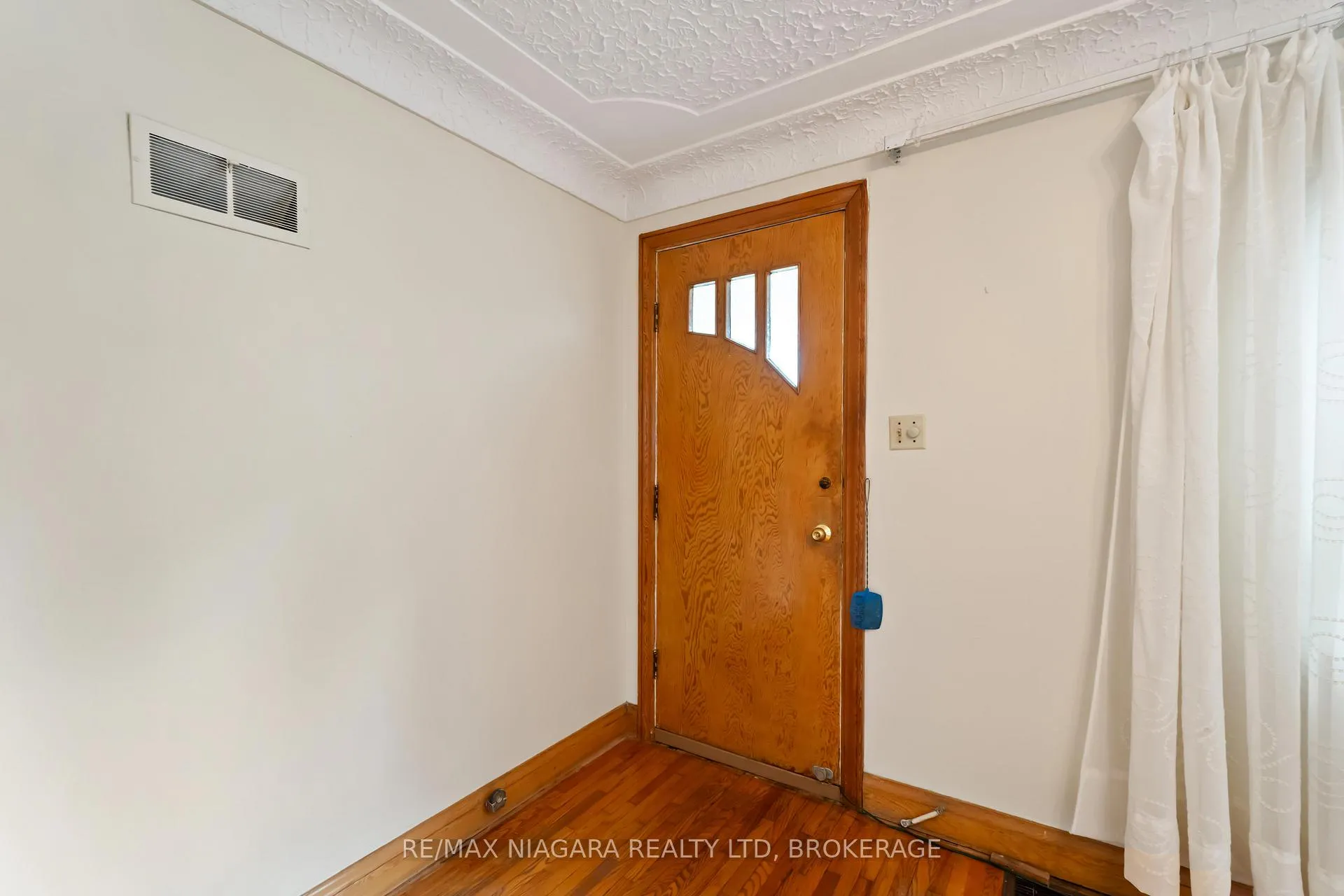 Photo 4 of 506 Harriet Street, Welland, Lincoln/Crowland — HOMEH