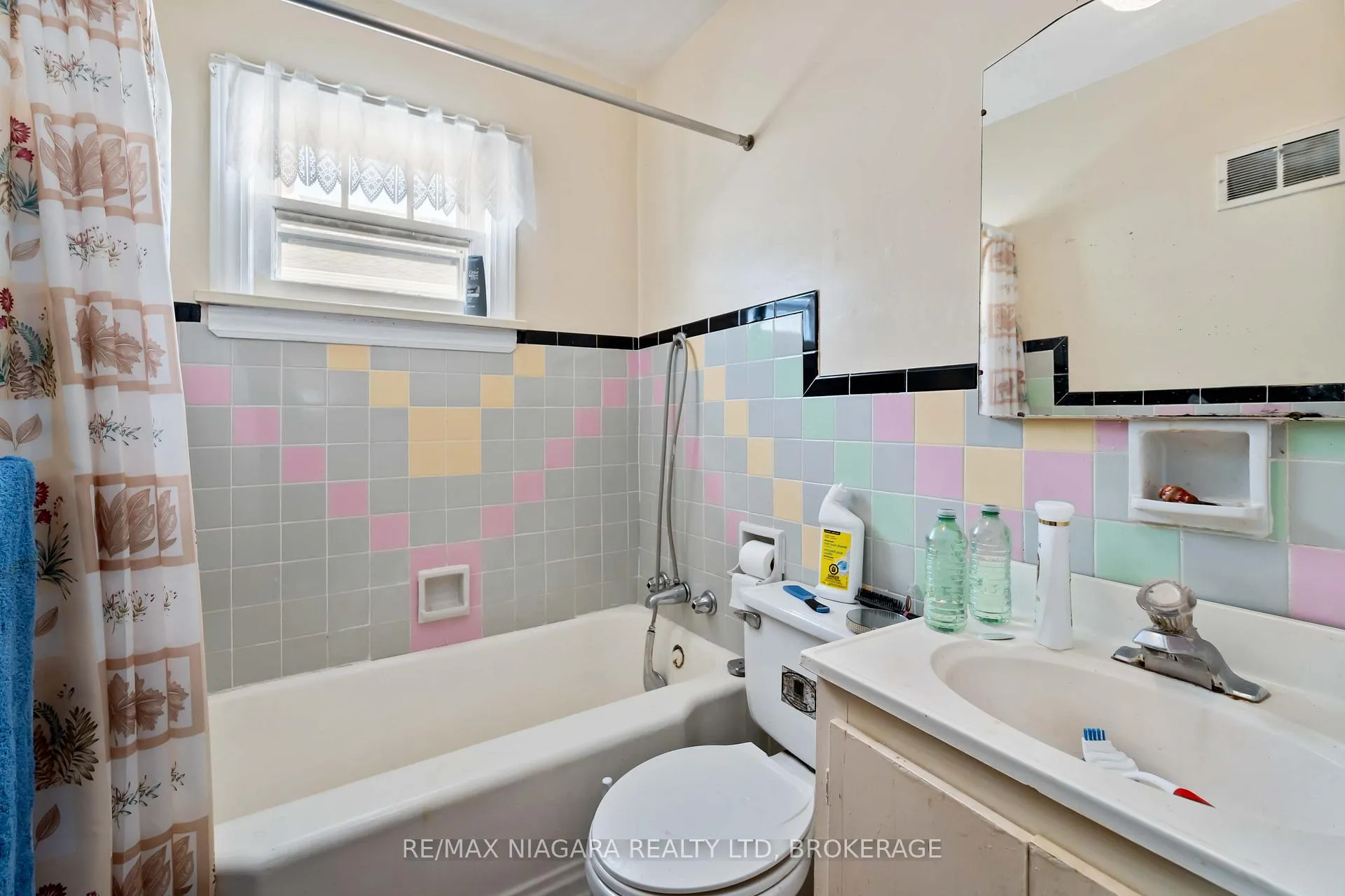 Photo 12 of 506 Harriet Street, Welland, Lincoln/Crowland — HOMEH