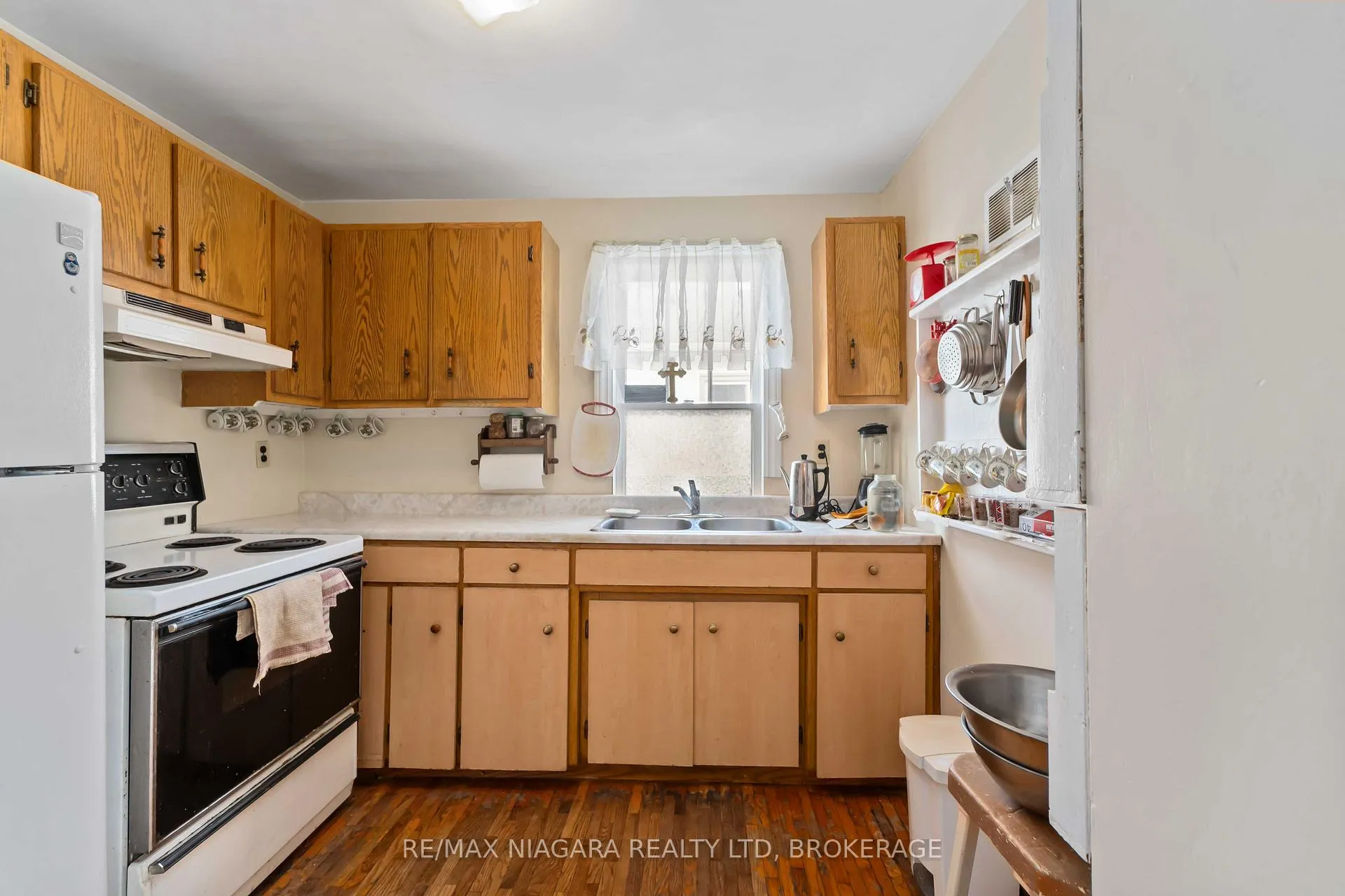 Photo 15 of 506 Harriet Street, Welland, Lincoln/Crowland — HOMEH