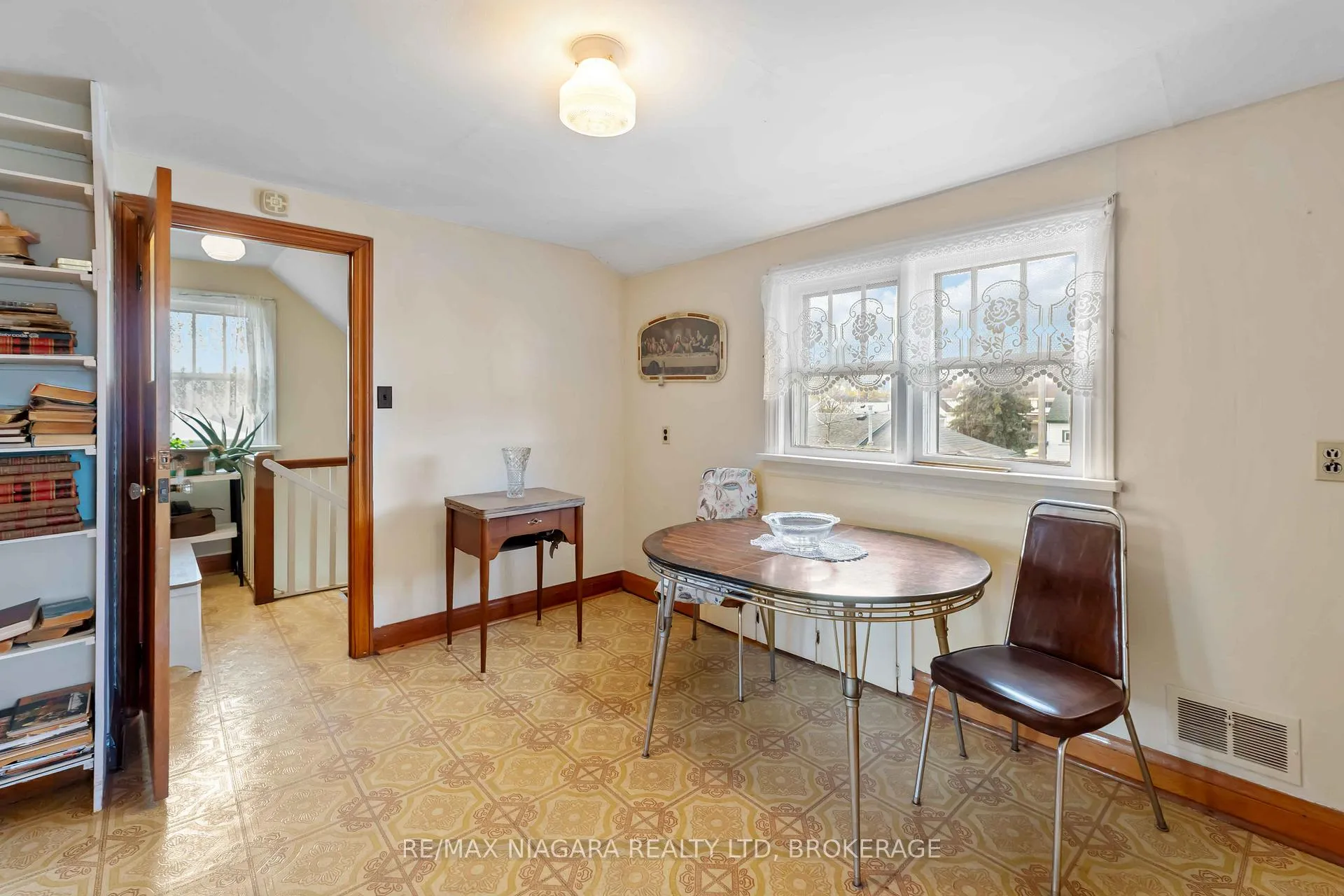 Photo 25 of 506 Harriet Street, Welland, Lincoln/Crowland — HOMEH