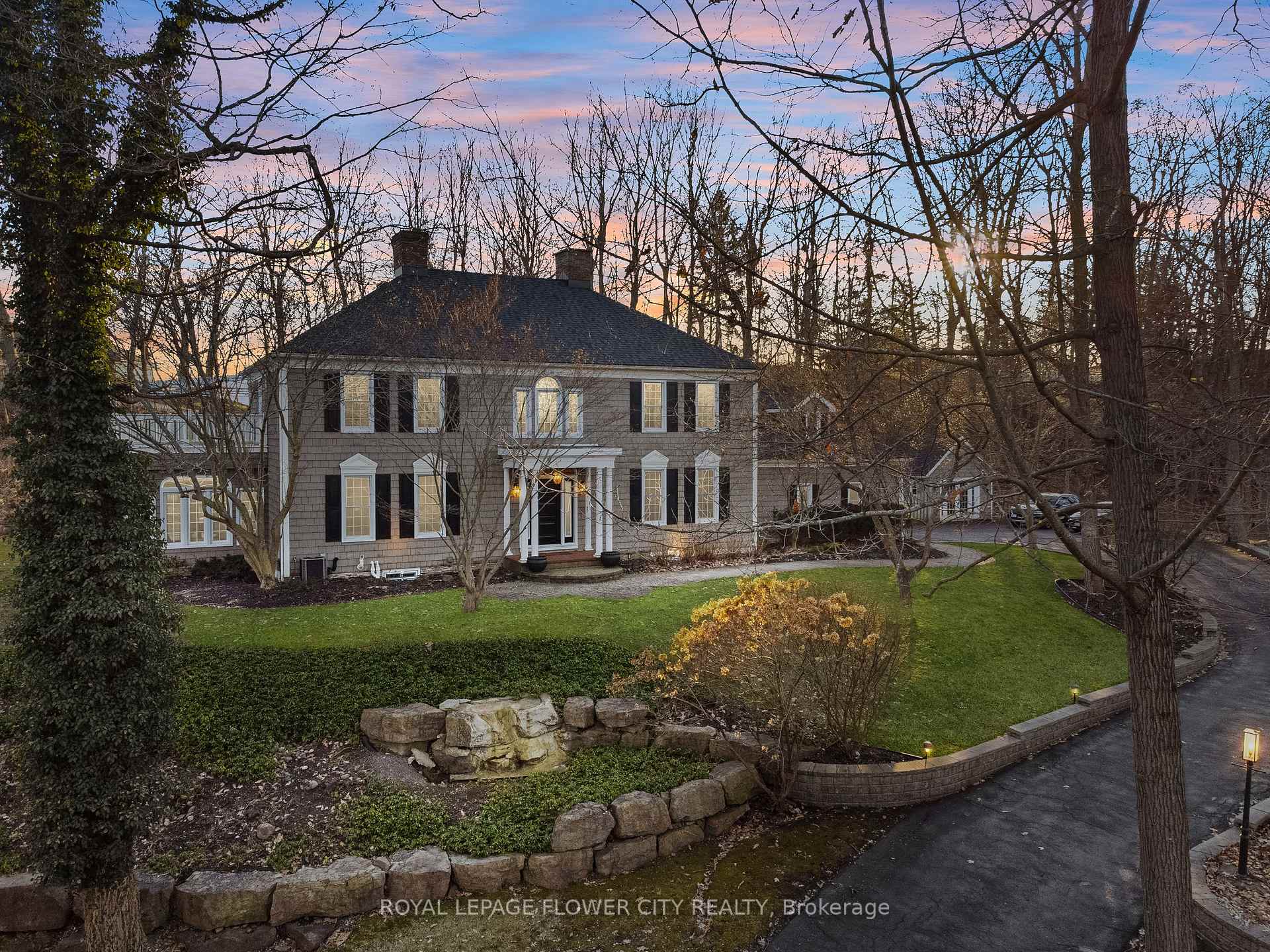 Front of 10187 Lakeshore Road W