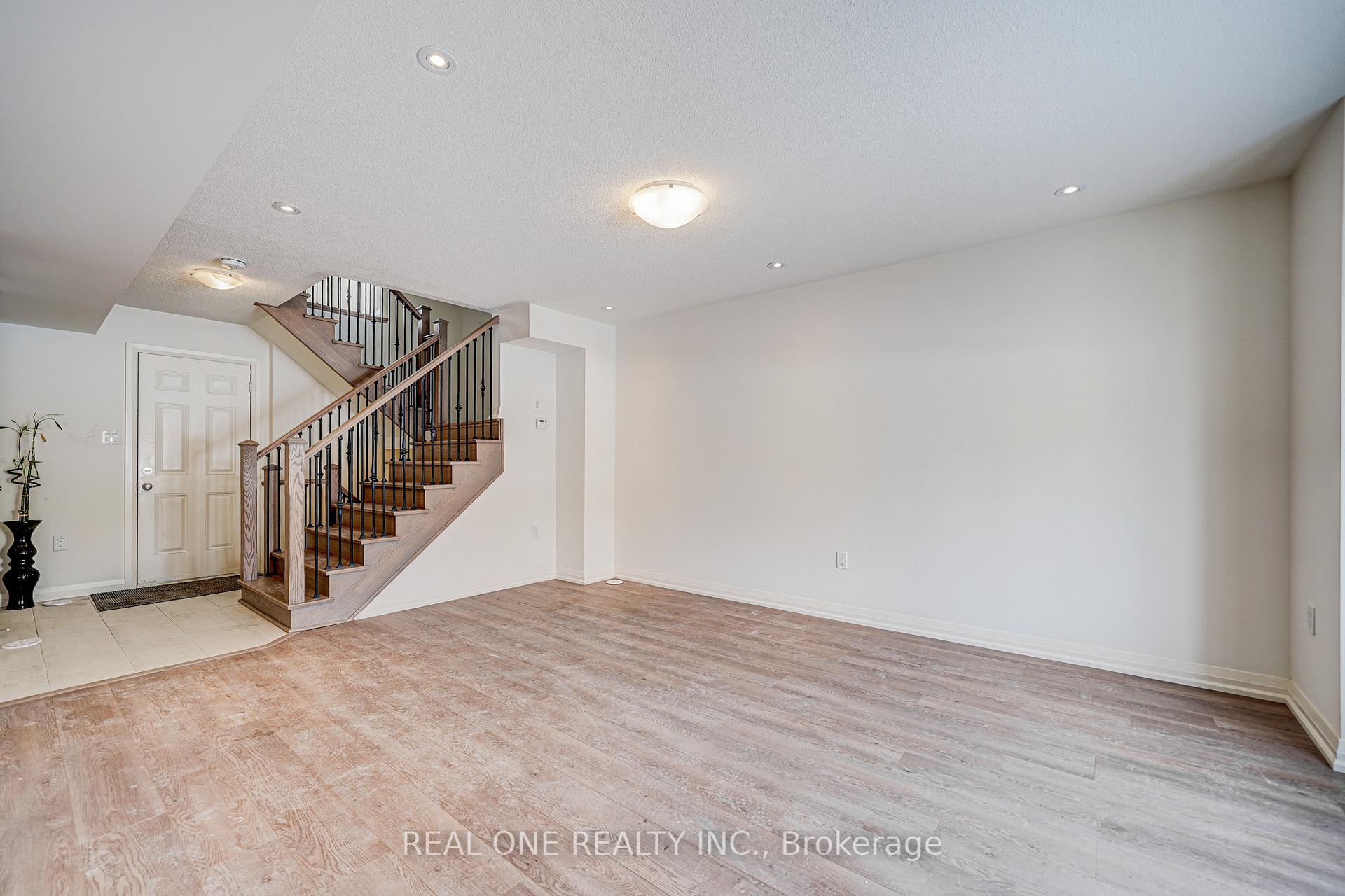 Photo 3 of 35 George Kirby Street, Vaughan, Patterson — HOMEH