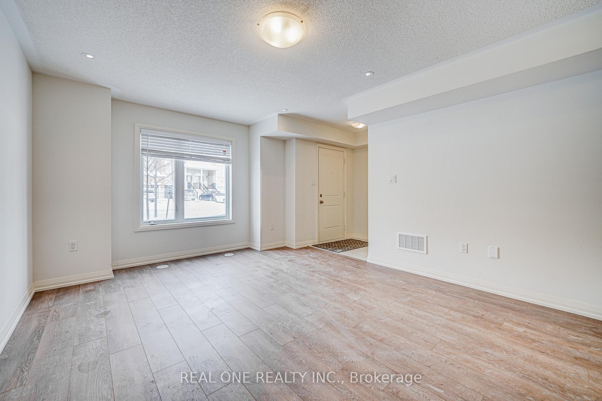 Photo 4 of 35 George Kirby Street, Vaughan, Patterson — HOMEH