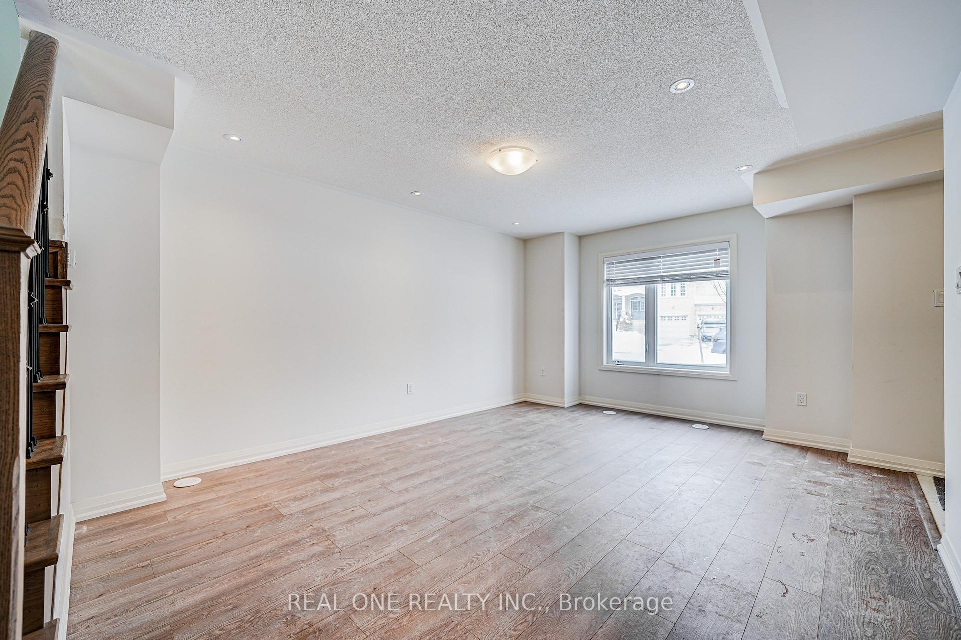 Photo 5 of 35 George Kirby Street, Vaughan, Patterson — HOMEH