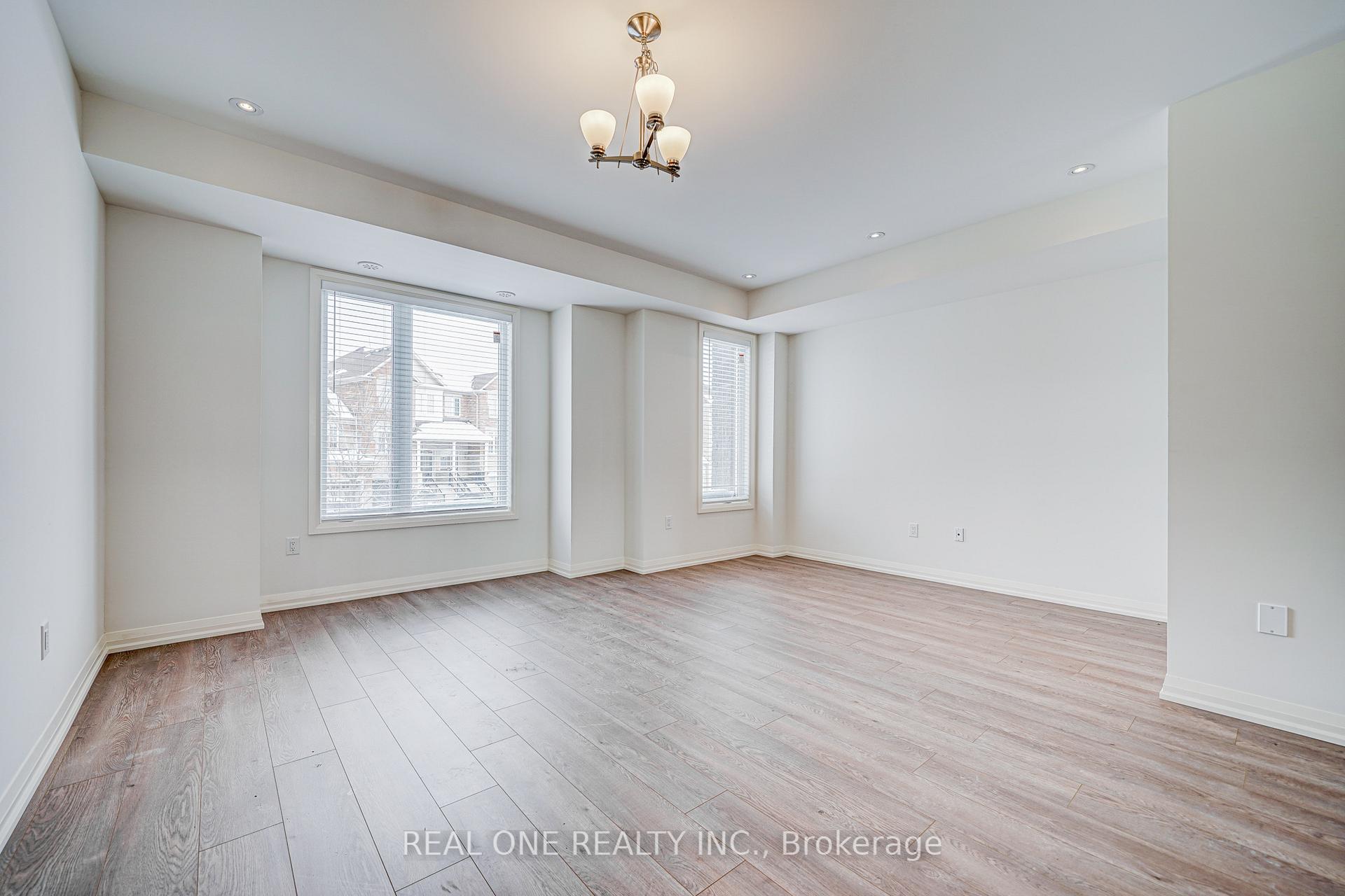 Photo 7 of 35 George Kirby Street, Vaughan, Patterson — HOMEH