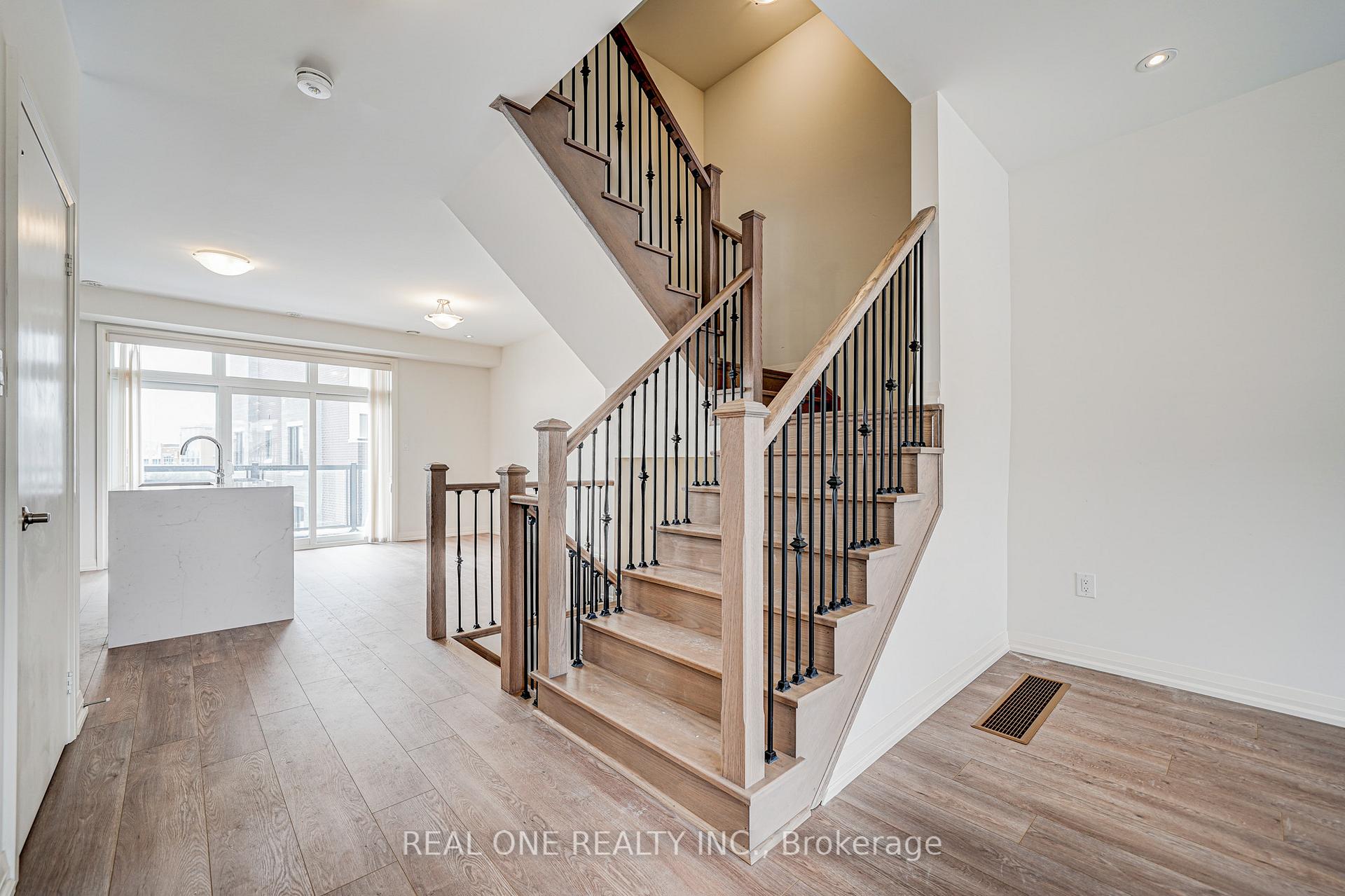 Photo 9 of 35 George Kirby Street, Vaughan, Patterson — HOMEH