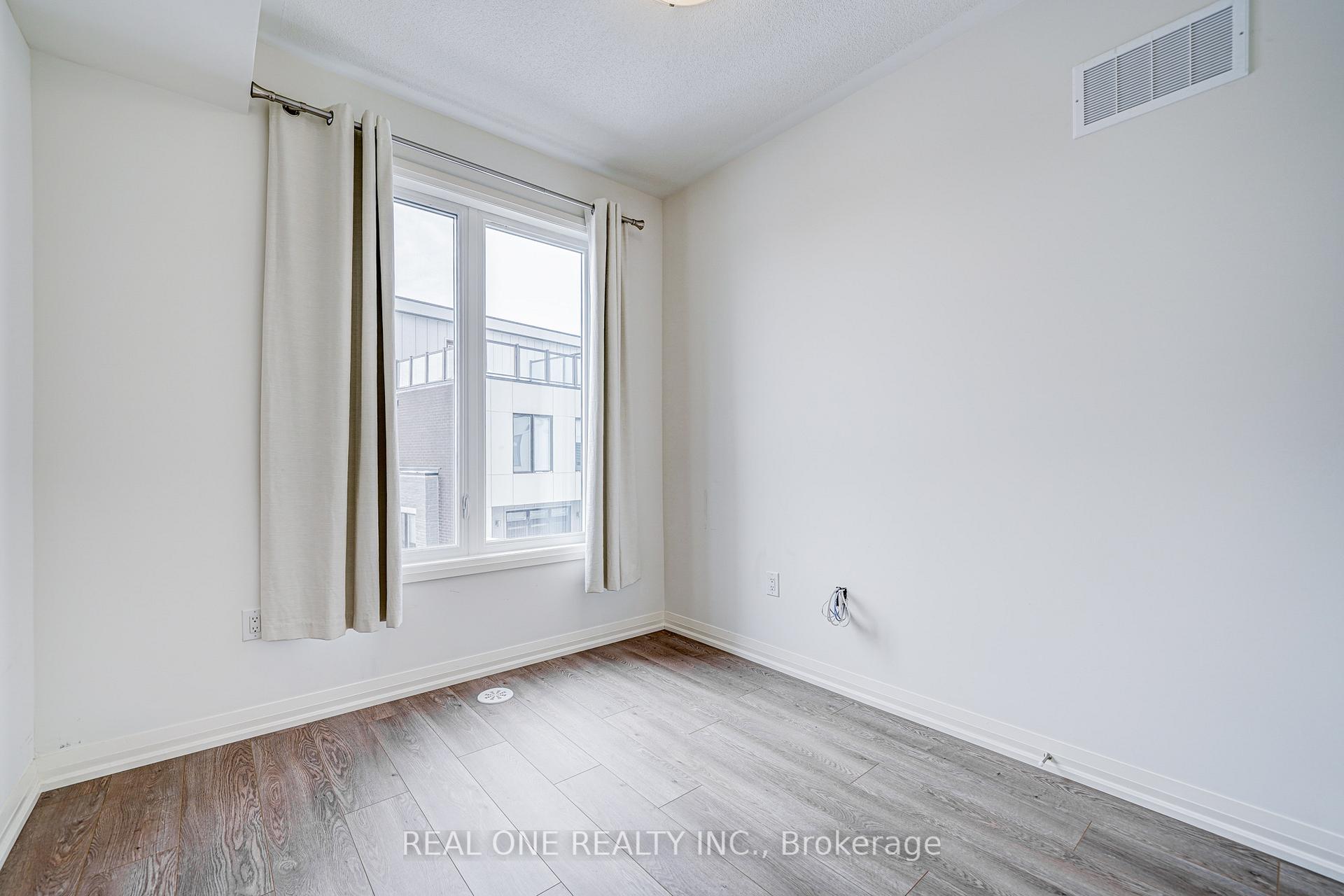 Photo 24 of 35 George Kirby Street, Vaughan, Patterson — HOMEH