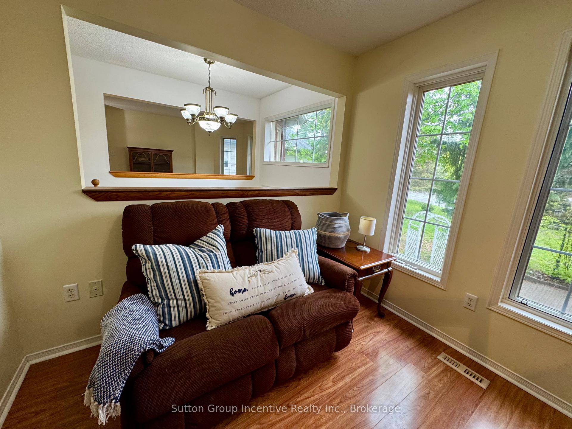 Photo 5 of 4 Bush Crescent, Wasaga Beach — HOMEH