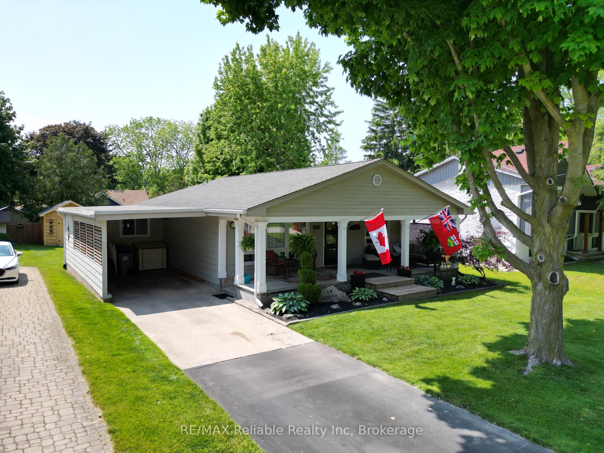 Photo 1 of 17 Louisa Street, Bluewater, Bayfield — HOMEH