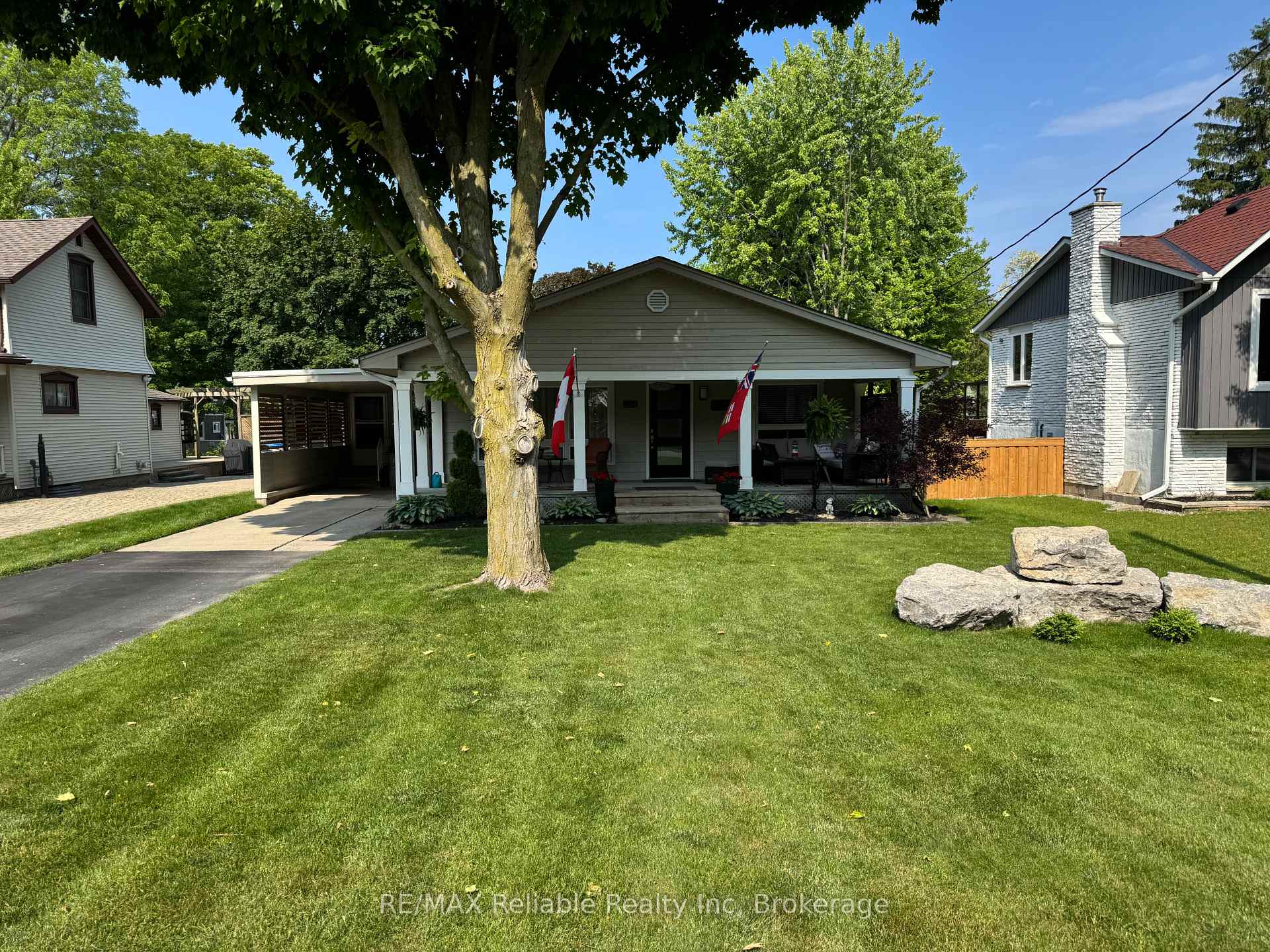 Photo 6 of 17 Louisa Street, Bluewater, Bayfield — HOMEH