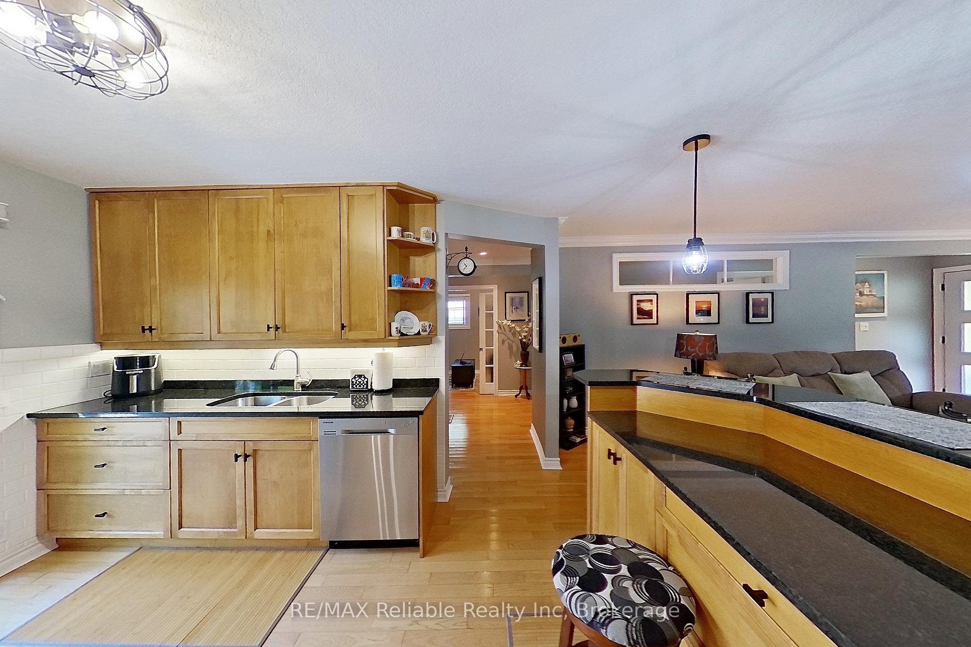 Photo 12 of 17 Louisa Street, Bluewater, Bayfield — HOMEH