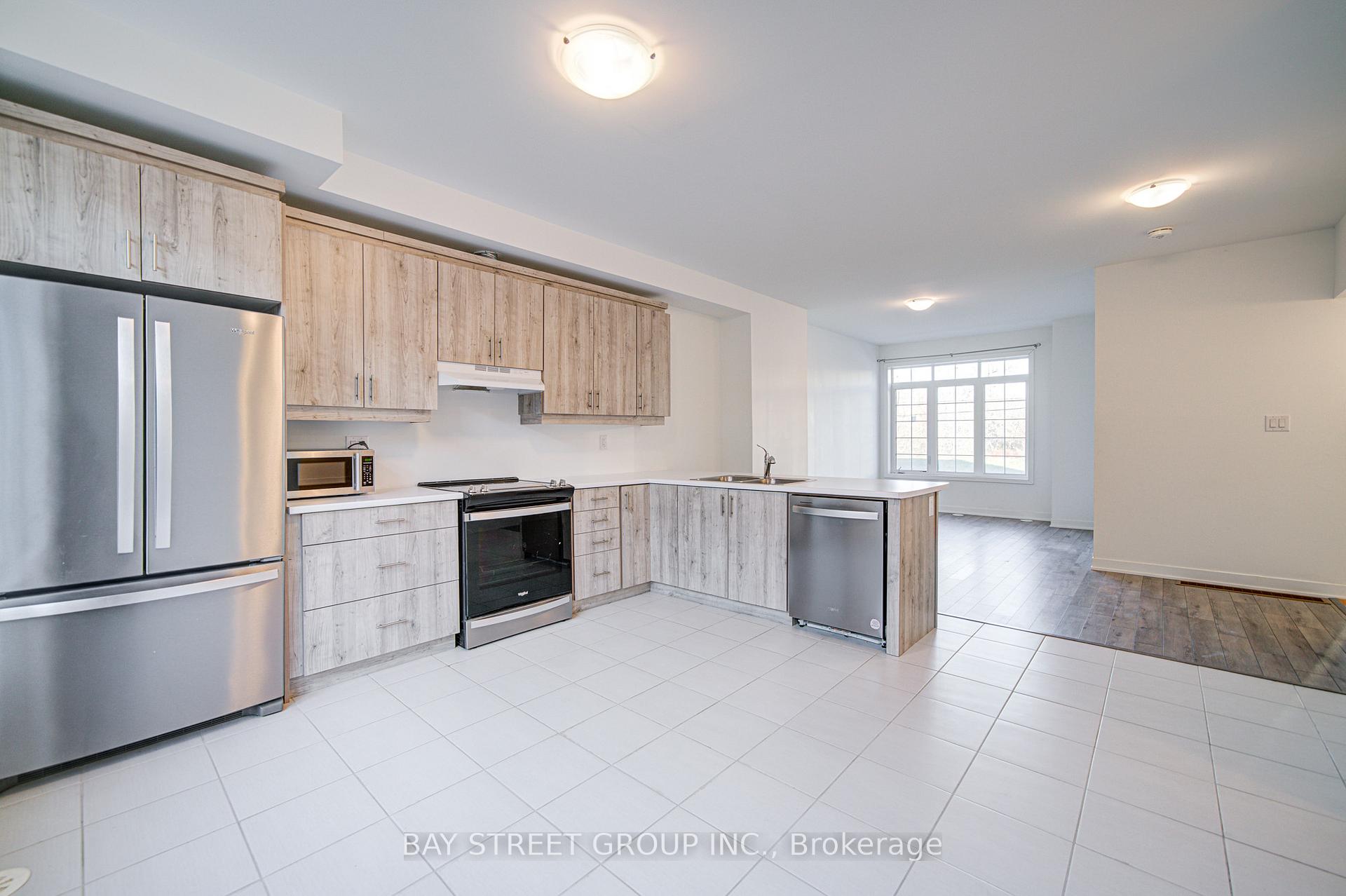 Photo 4 of 5 Selfridge Way, Whitby, Downtown Whitby — HOMEH