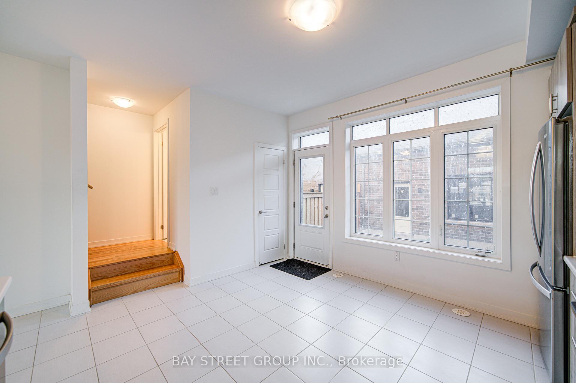 Photo 6 of 5 Selfridge Way, Whitby, Downtown Whitby — HOMEH