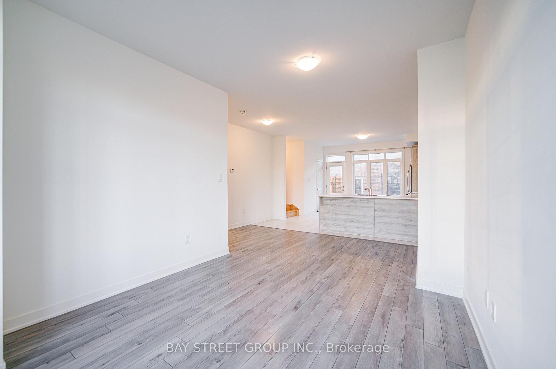 Photo 7 of 5 Selfridge Way, Whitby, Downtown Whitby — HOMEH