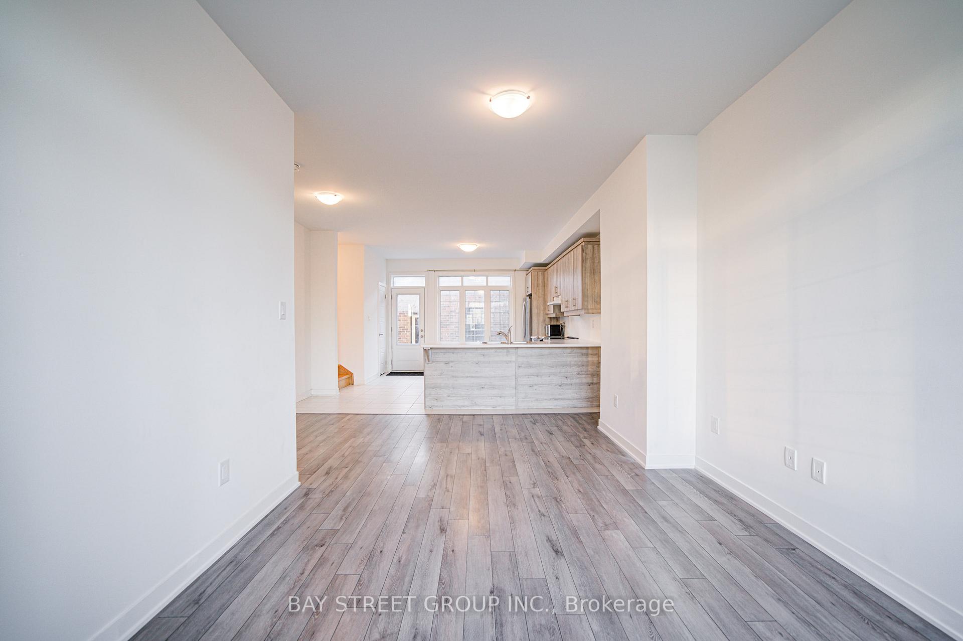 Photo 8 of 5 Selfridge Way, Whitby, Downtown Whitby — HOMEH