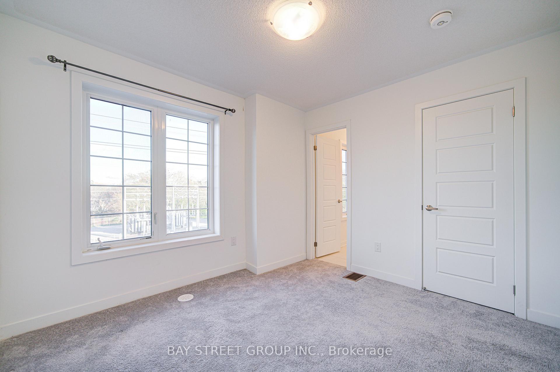 Photo 13 of 5 Selfridge Way, Whitby, Downtown Whitby — HOMEH
