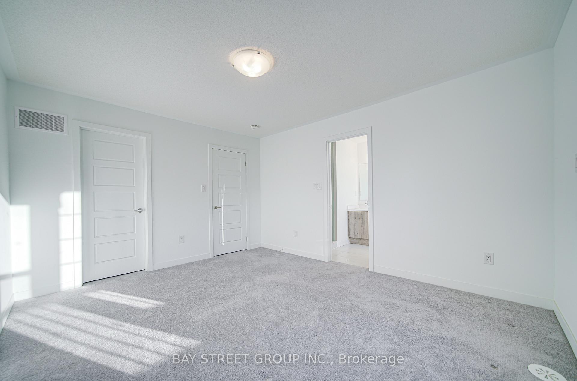 Photo 16 of 5 Selfridge Way, Whitby, Downtown Whitby — HOMEH