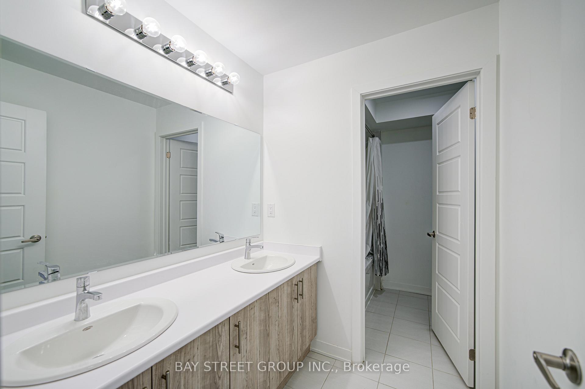 Photo 18 of 5 Selfridge Way, Whitby, Downtown Whitby — HOMEH