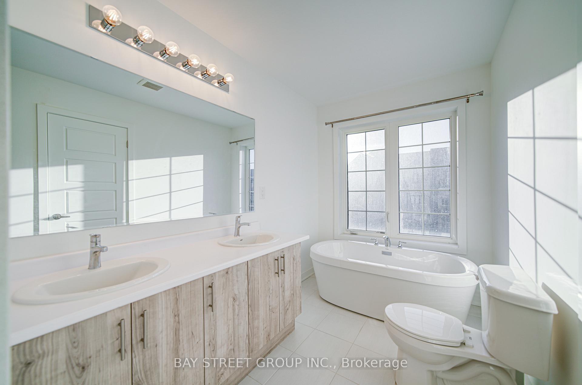 Photo 21 of 5 Selfridge Way, Whitby, Downtown Whitby — HOMEH