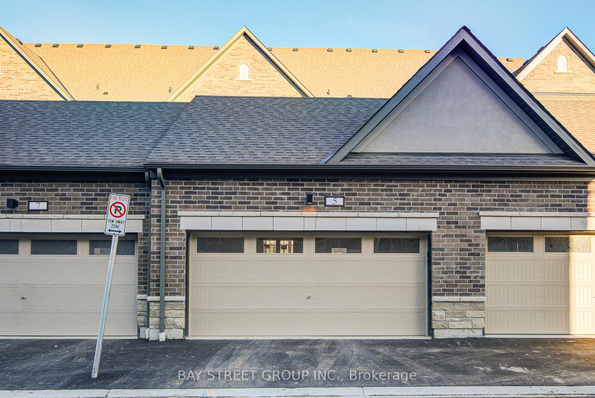Photo 24 of 5 Selfridge Way, Whitby, Downtown Whitby — HOMEH