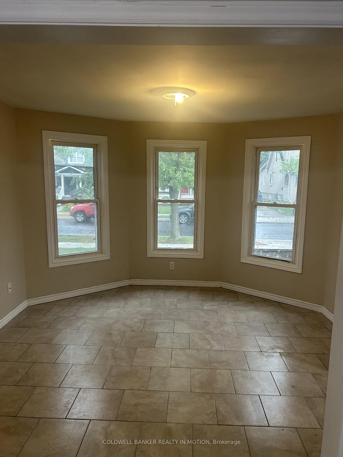 Photo 3 of Unit Upper level, 89 Garner Avenue, Welland, Welland Downtown — HOMEH