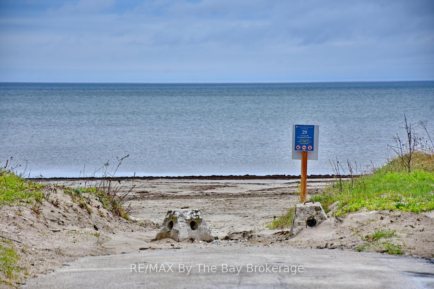 Photo 21 of 741 Shore Lane, Wasaga Beach — HOMEH