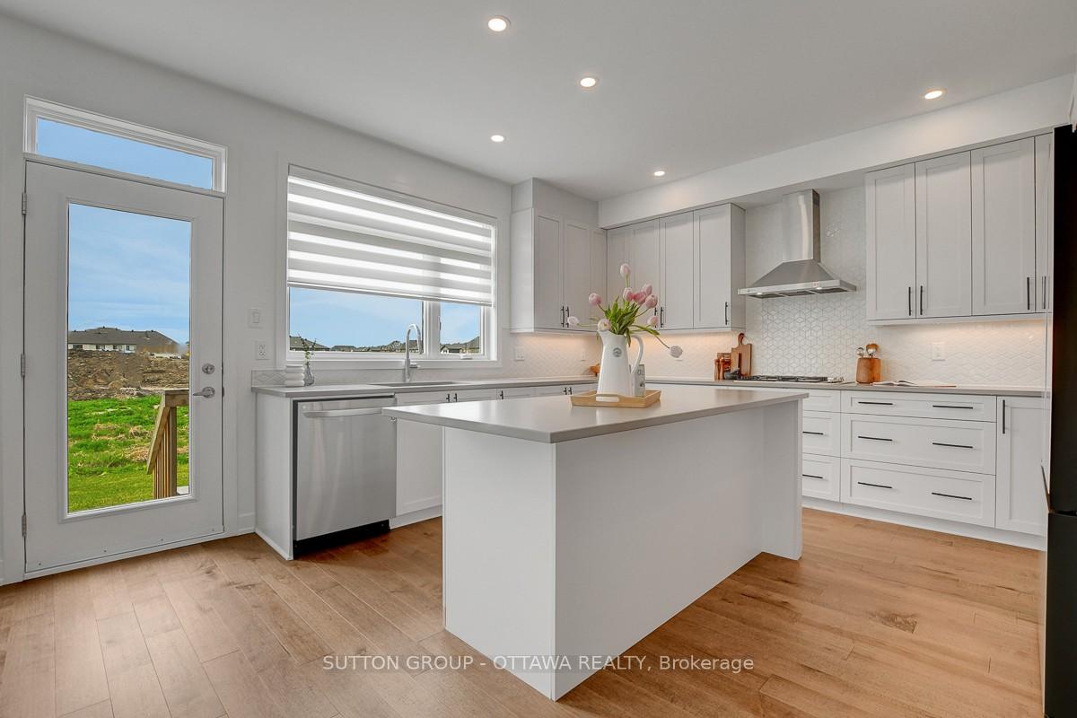 Photo 11 of 908 Duxbury Lane, Ottawa, Riverside South/Gloucester Glen — HOMEH