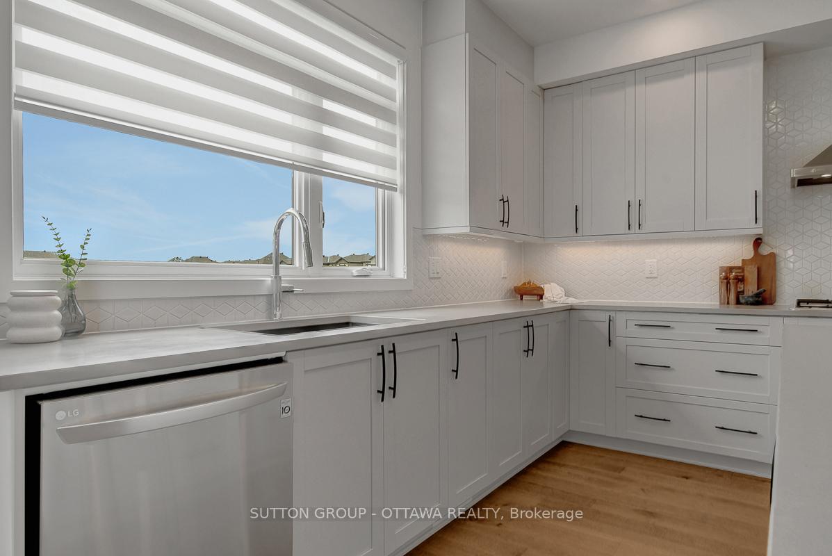 Photo 14 of 908 Duxbury Lane, Ottawa, Riverside South/Gloucester Glen — HOMEH