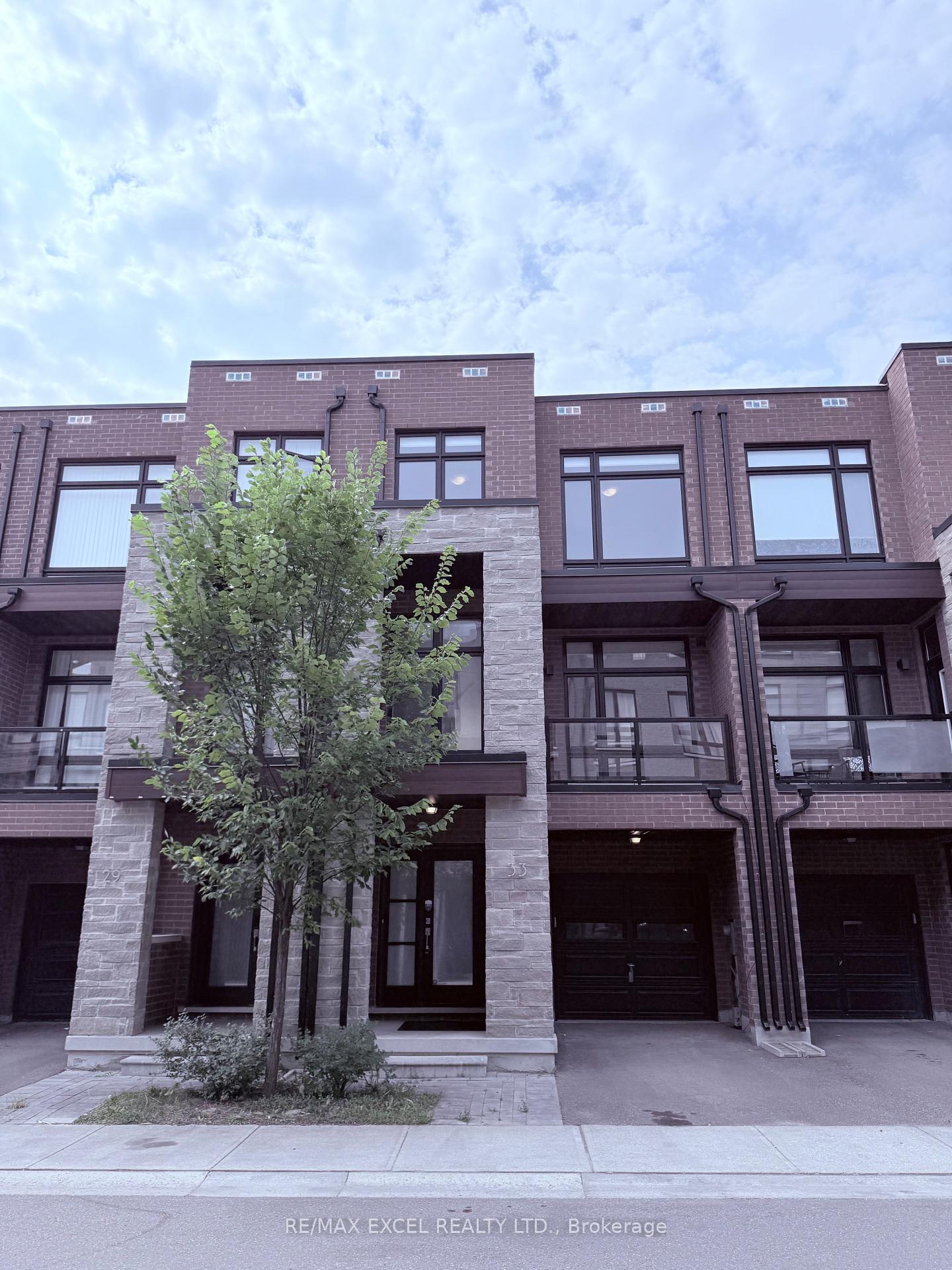 Photo 2 of 33 Benoit Street, Vaughan, Vellore Village — HOMEH